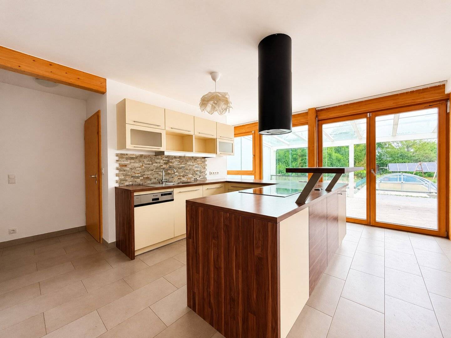 Haus mit großzügiger Freifläche, 2 Terrassen, Garage &amp; moderner Ausstattung!