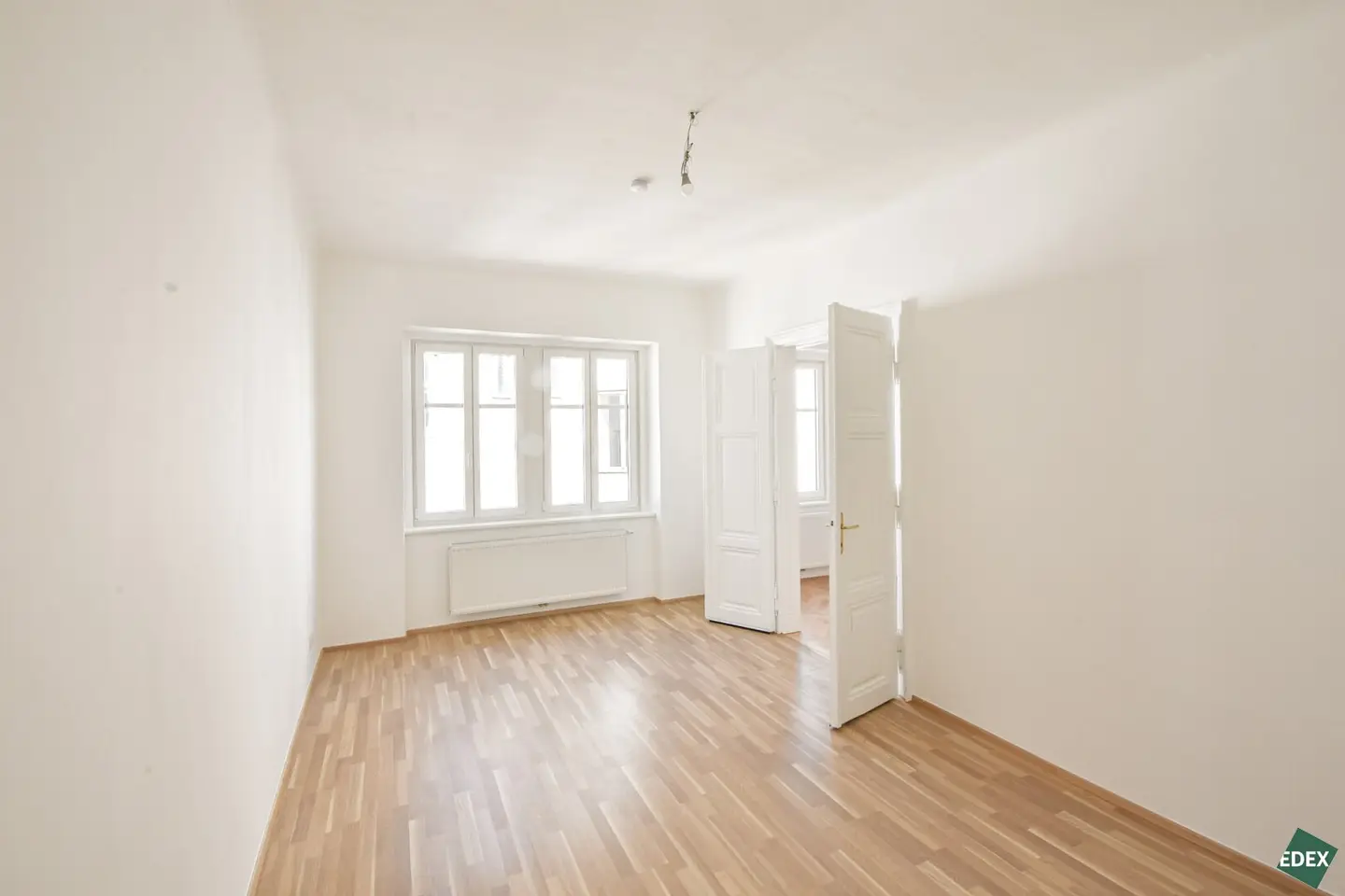 Absolute quiet location: Renovated 4-room apartment near Prater
