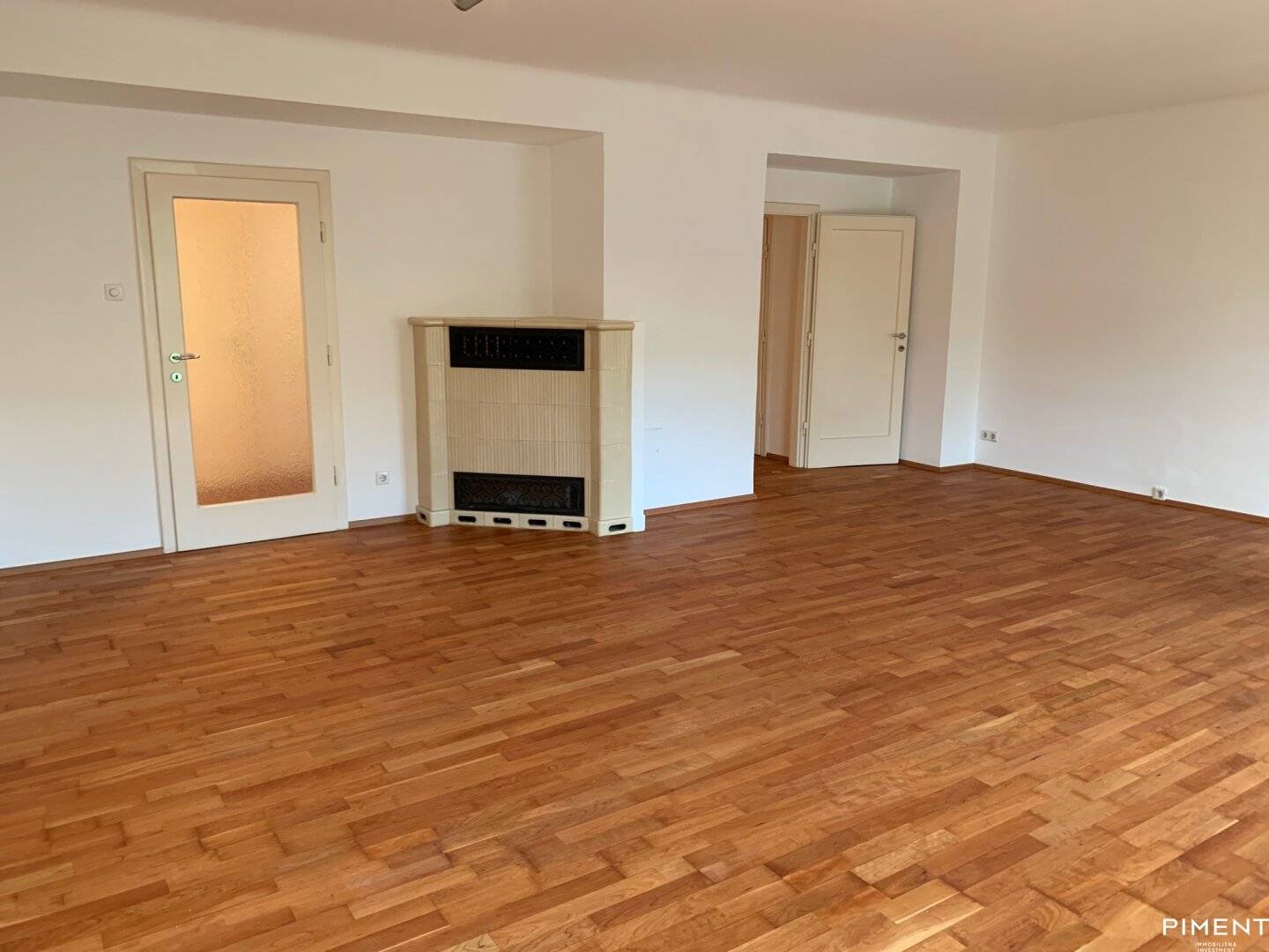 SPACIOUS 2-Room Apartment by the Belvedere Garden
