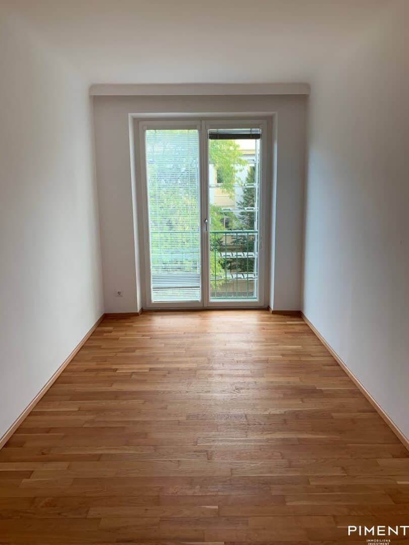 SPACIOUS 2-Room Apartment by the Belvedere Garden
