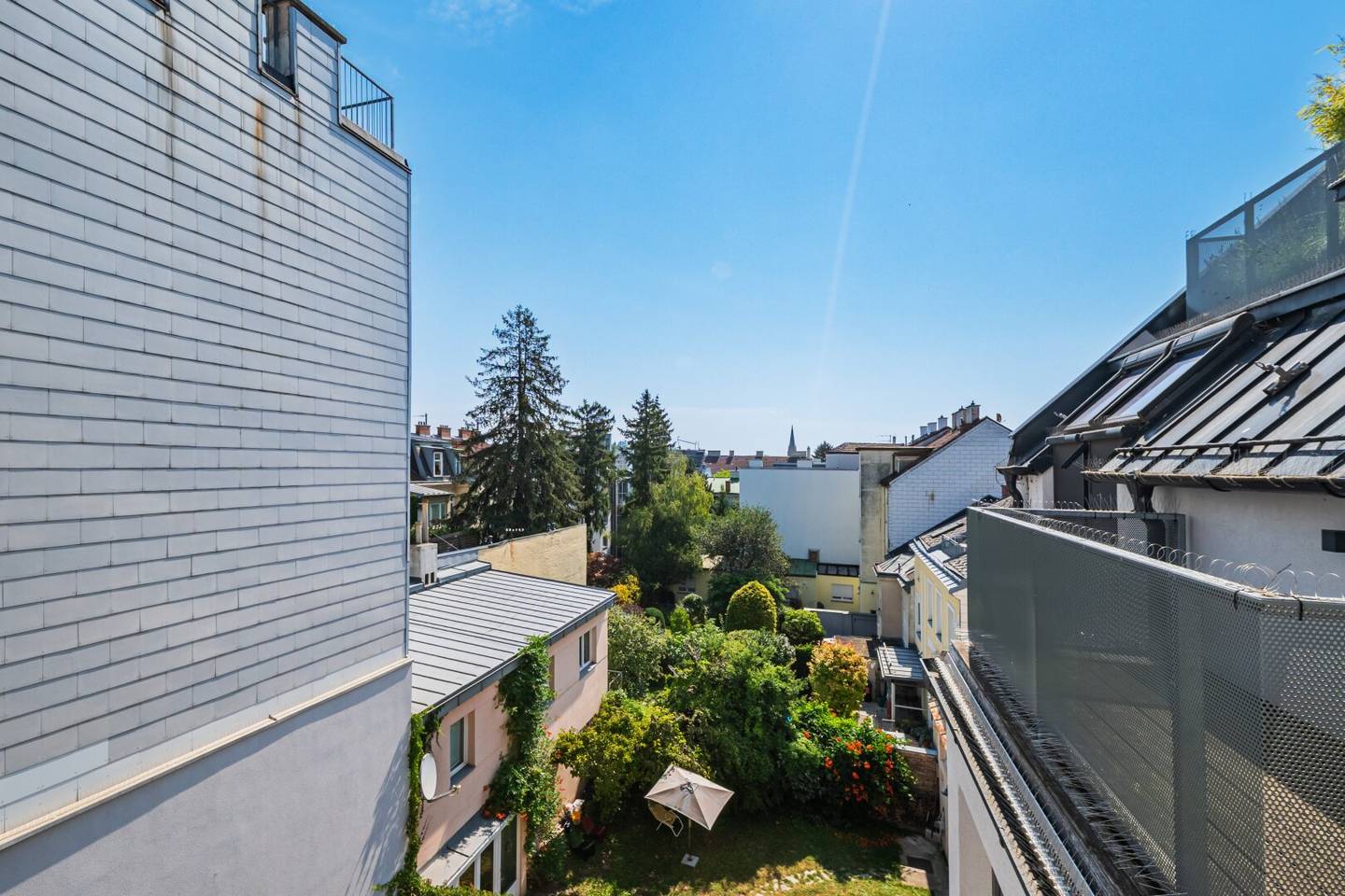 Perfekt geschnittene Dachwohnung mit großem Balkon - befristet vermietet bis 03/2027