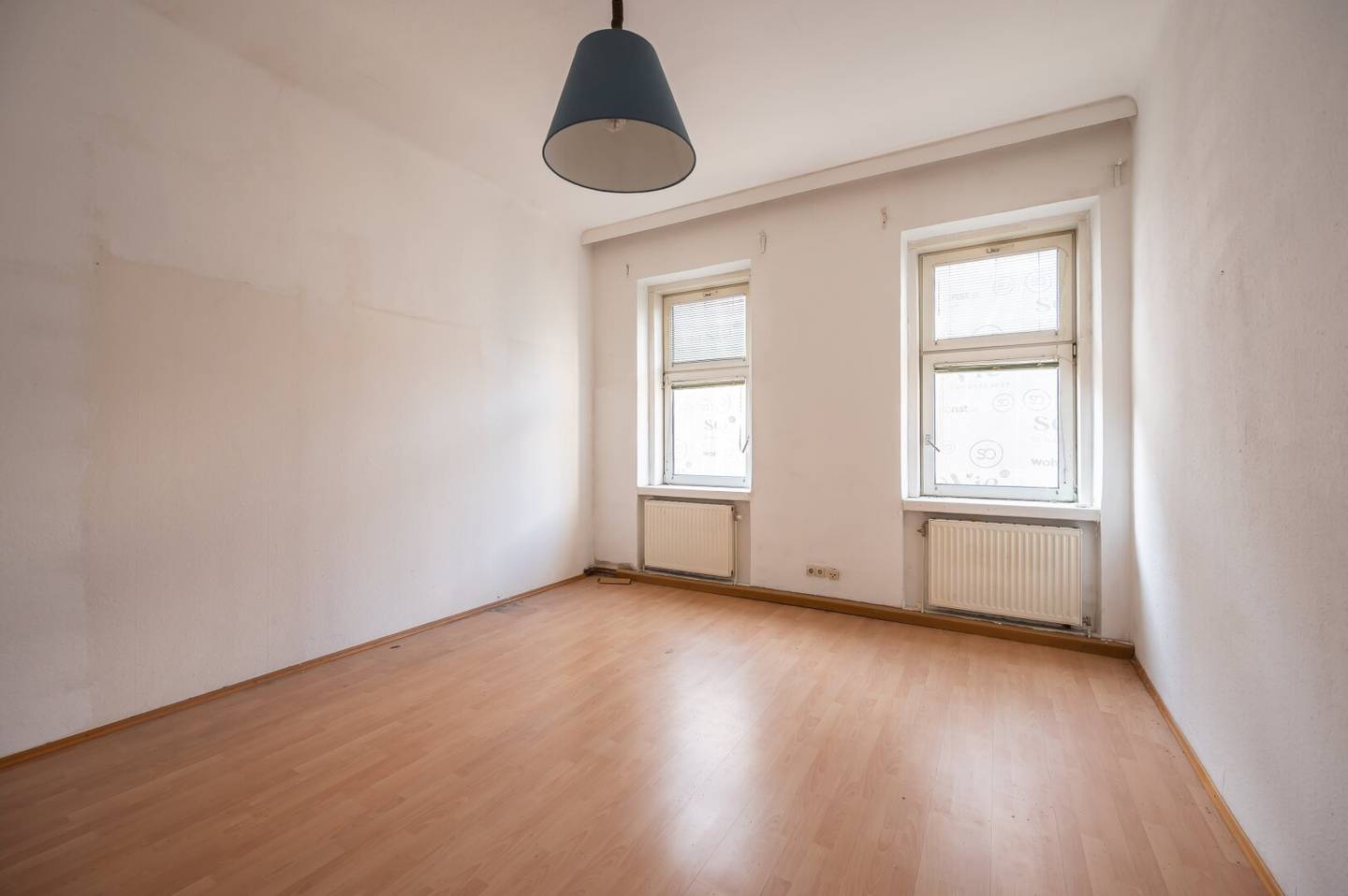 ++NEW++ 1-room old building apartment lots of potential!