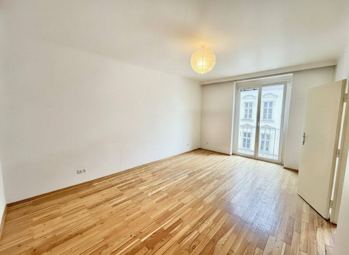 JUWEL in prime location of Leopoldstadt – 2 rooms | approx. 67 m² living area | 4th floor with lift | Near Prater &amp; Augarten
