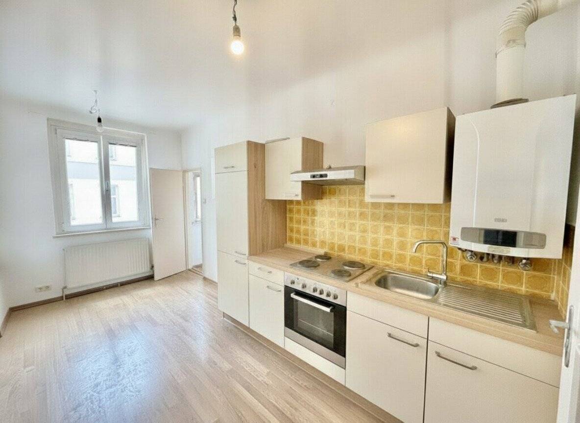 JUWEL in prime location of Leopoldstadt – 2 rooms | approx. 67 m² living area | 4th floor with lift | Near Prater &amp; Augarten