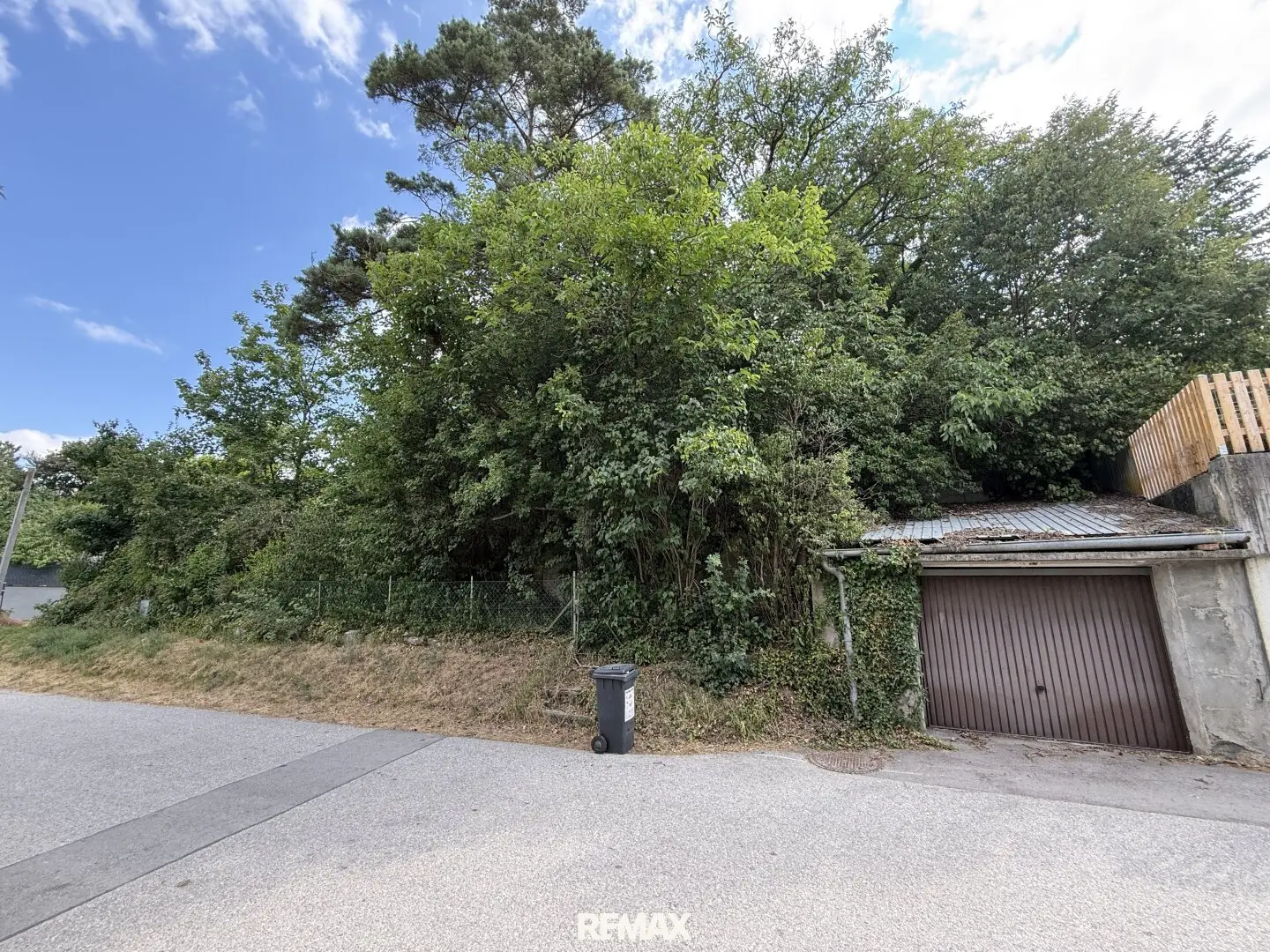 Building plot 440 m² with garage and green view in 2821 Lanzenkirchen, only €70.400