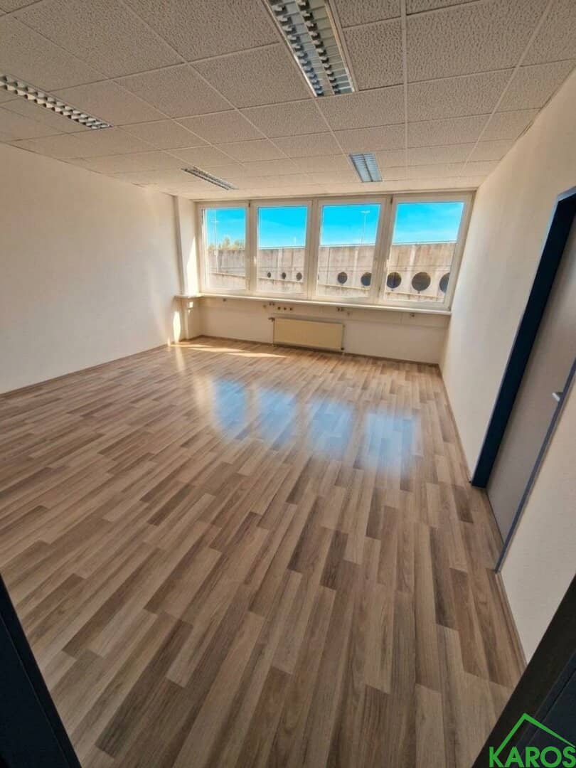 Small office motorway exit Strebersdorf