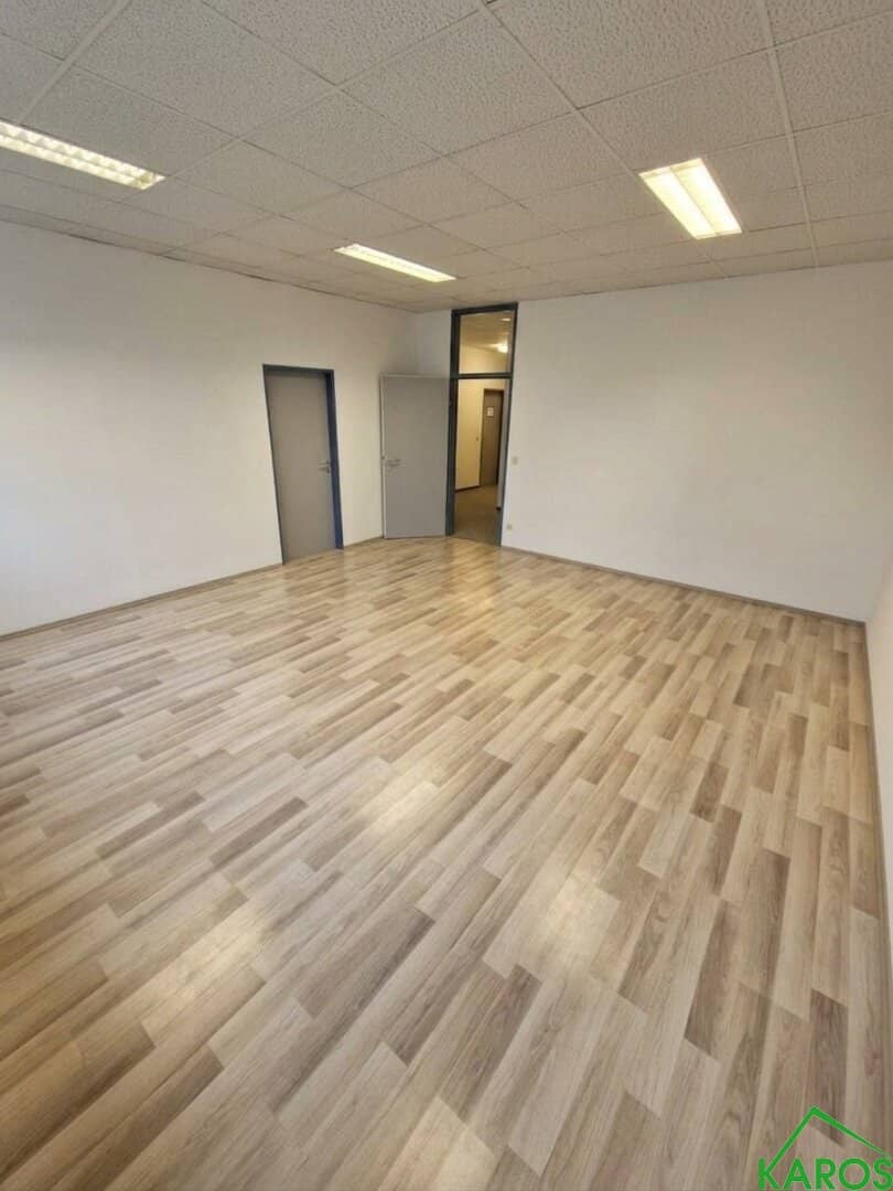 Small office motorway exit Strebersdorf