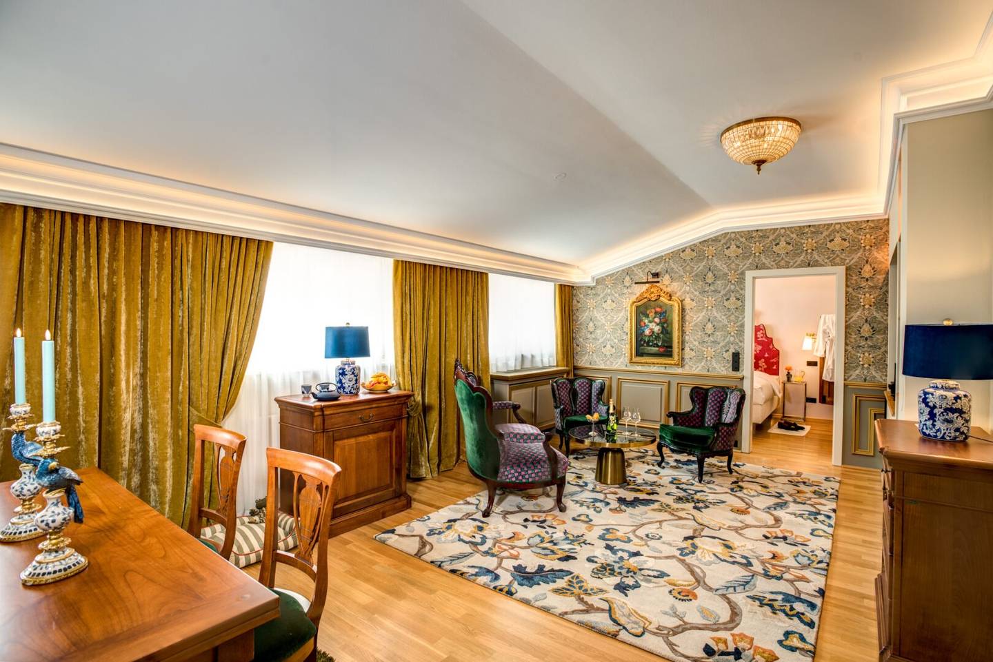 BEST LOCATION + Luxury suite in the attic + KÄRNTNER STRASSE + Living with hotel comfort!