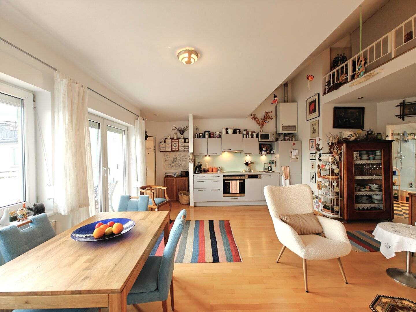 Nähe Hannovermarkt: Herrliche Dachgeschoßwohnung + Klimatisiert + Terrasse + Teilweise Fernblick + Hofruhelage
