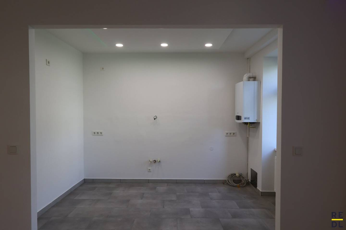 Quietness Nature and Living Quality – Top renovated condominium in green quiet location Underground parking space included in purchase price