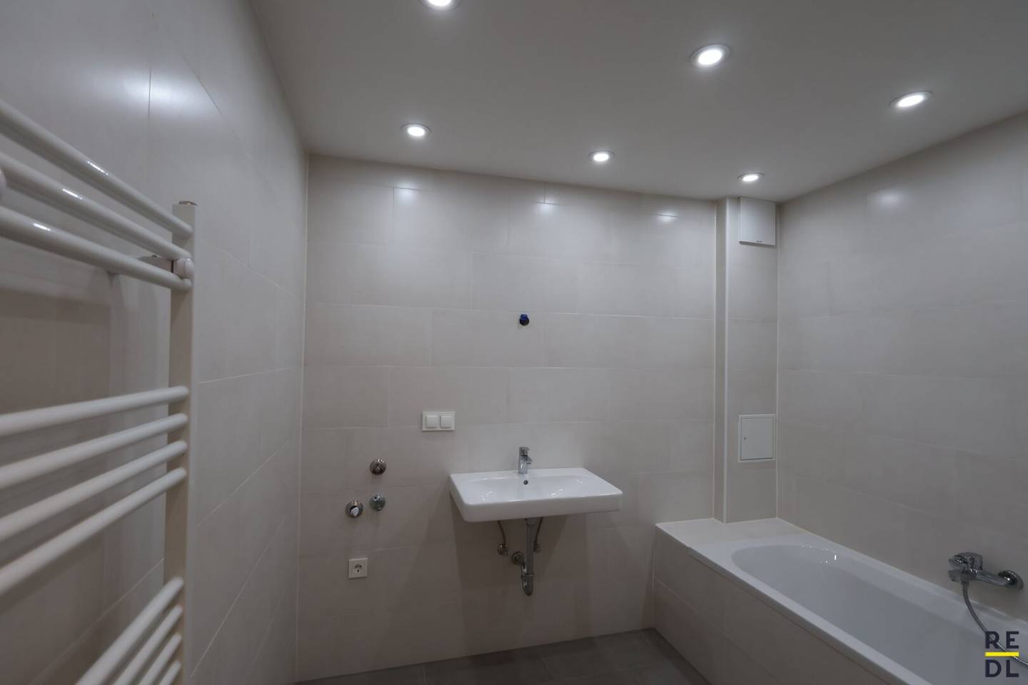 Quietness Nature and Living Quality – Top renovated condominium in green quiet location Underground parking space included in purchase price