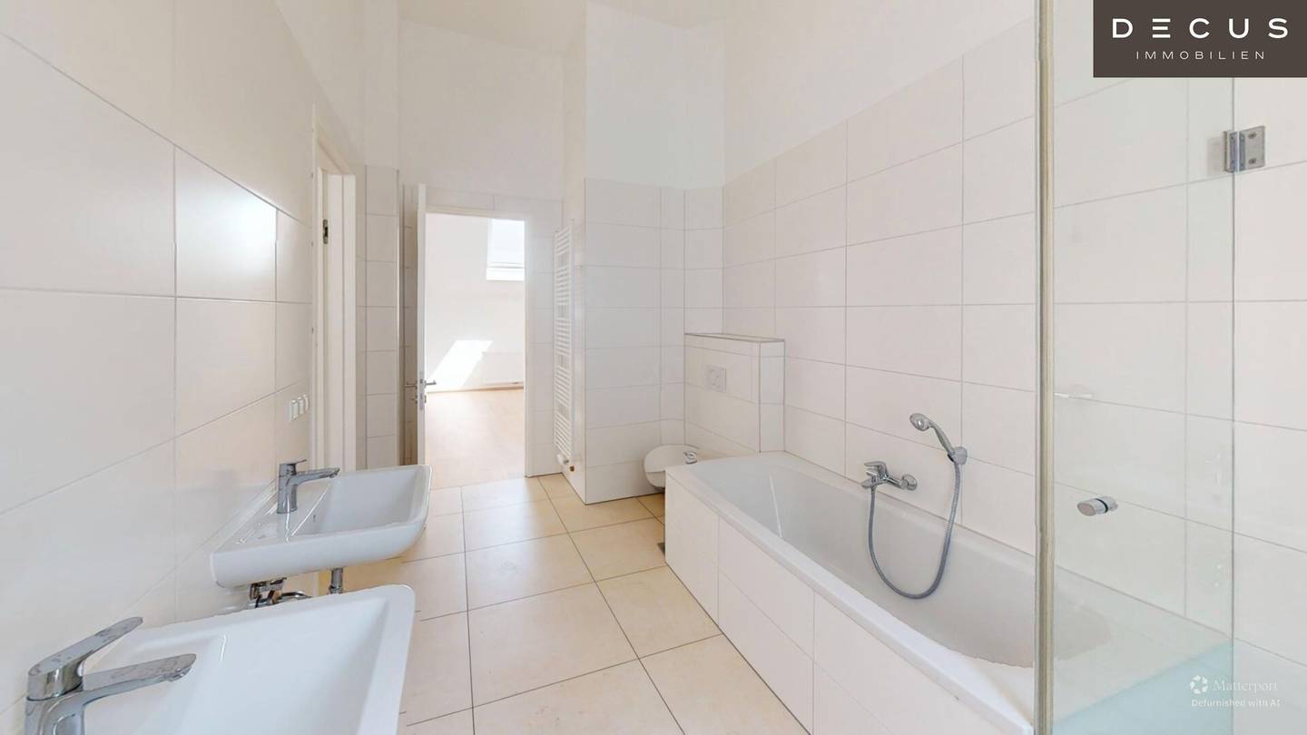 AIR CONDITIONED | ROOFTOP TERRACE | FLOODED WITH LIGHT | PARKING SPACE RENTAL POSSIBLE