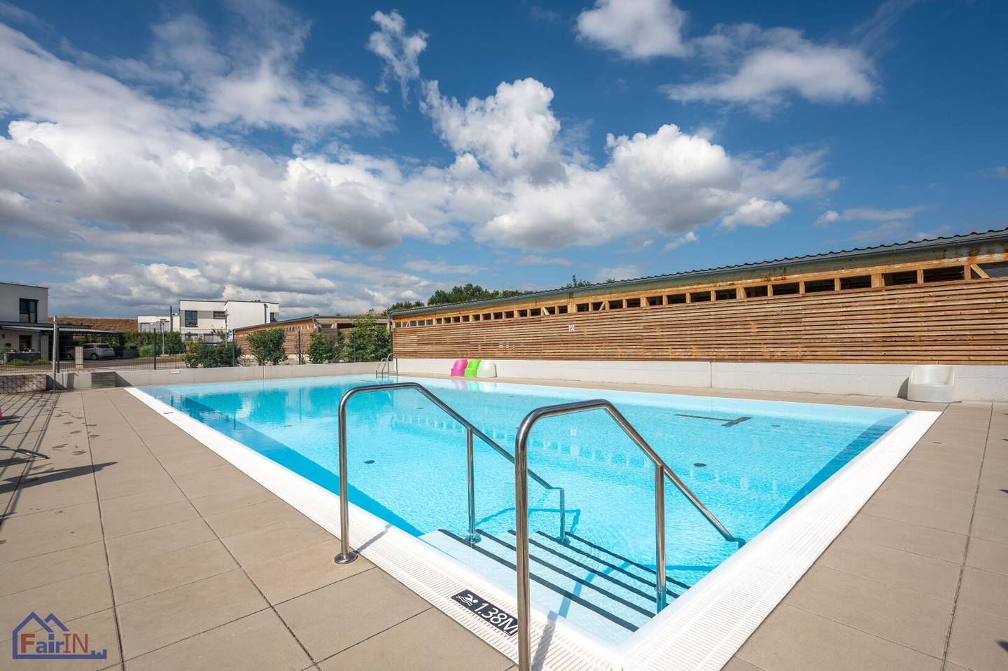 Exklusive 4-Zimmer-Wohnung mit Dachpool, Terrasse und zwei Stellplätzen in Oberwaltersdorf