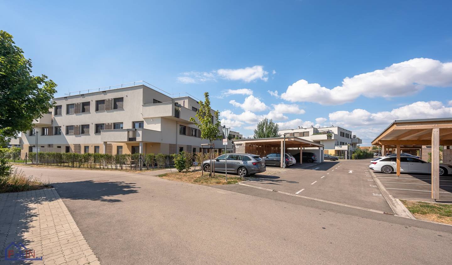 Exklusive 4-Zimmer-Wohnung mit Dachpool, Terrasse und zwei Stellplätzen in Oberwaltersdorf