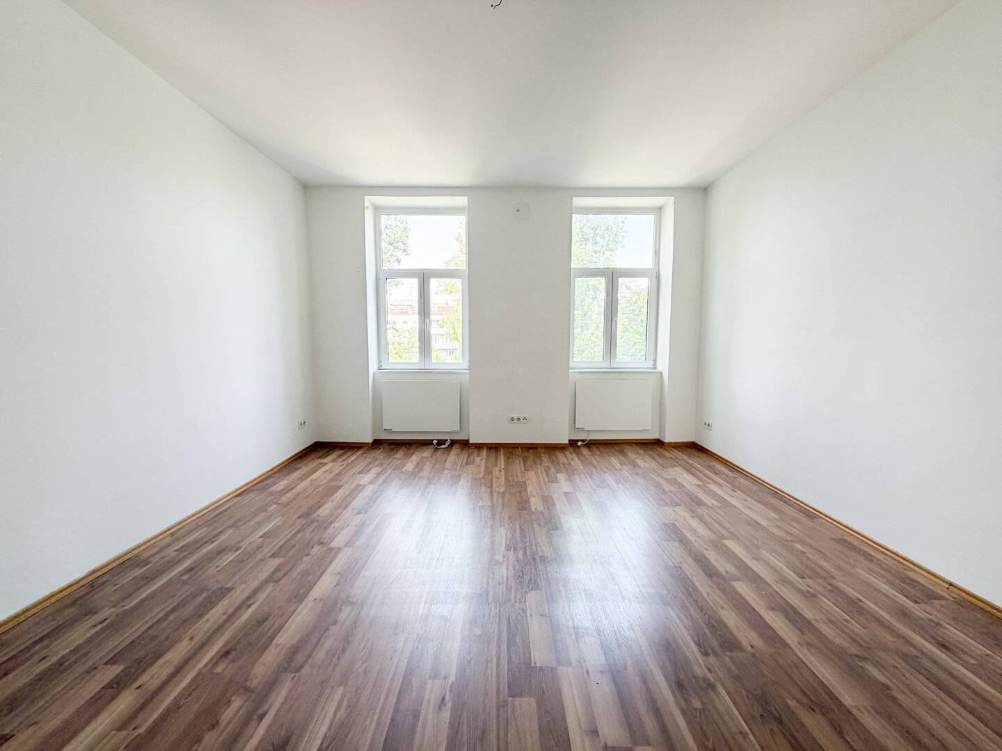 Courtyard-facing 2-room apartment | Balcony approved | Elevator coming | U3 around the corner