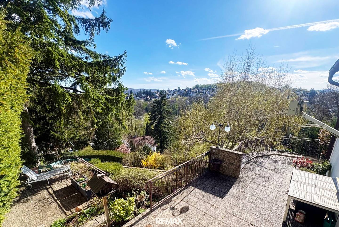 Plot with house and stunning distant view over greenery at the Kordon