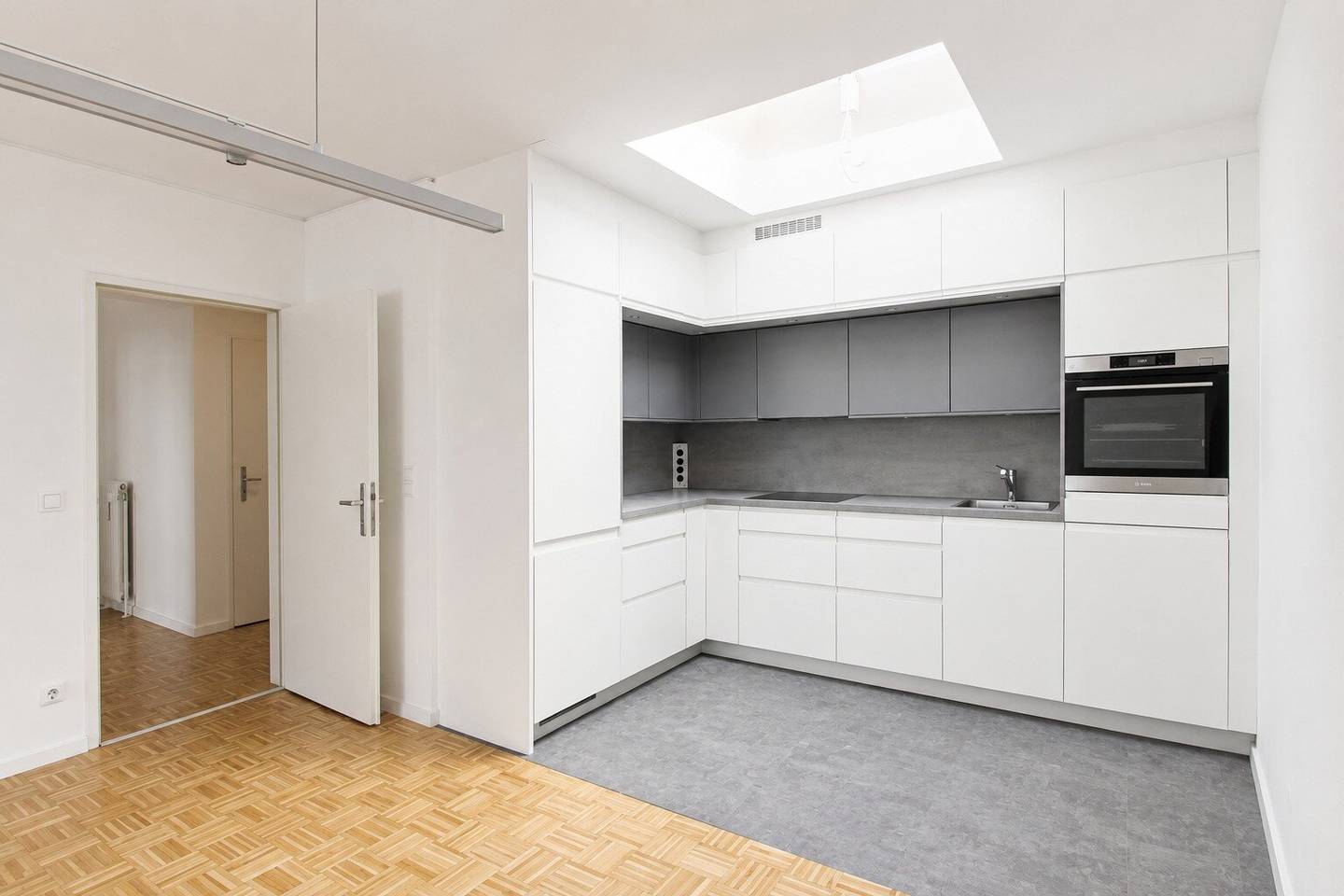 Sunny living with air conditioning, winter garden, terrace and distant view