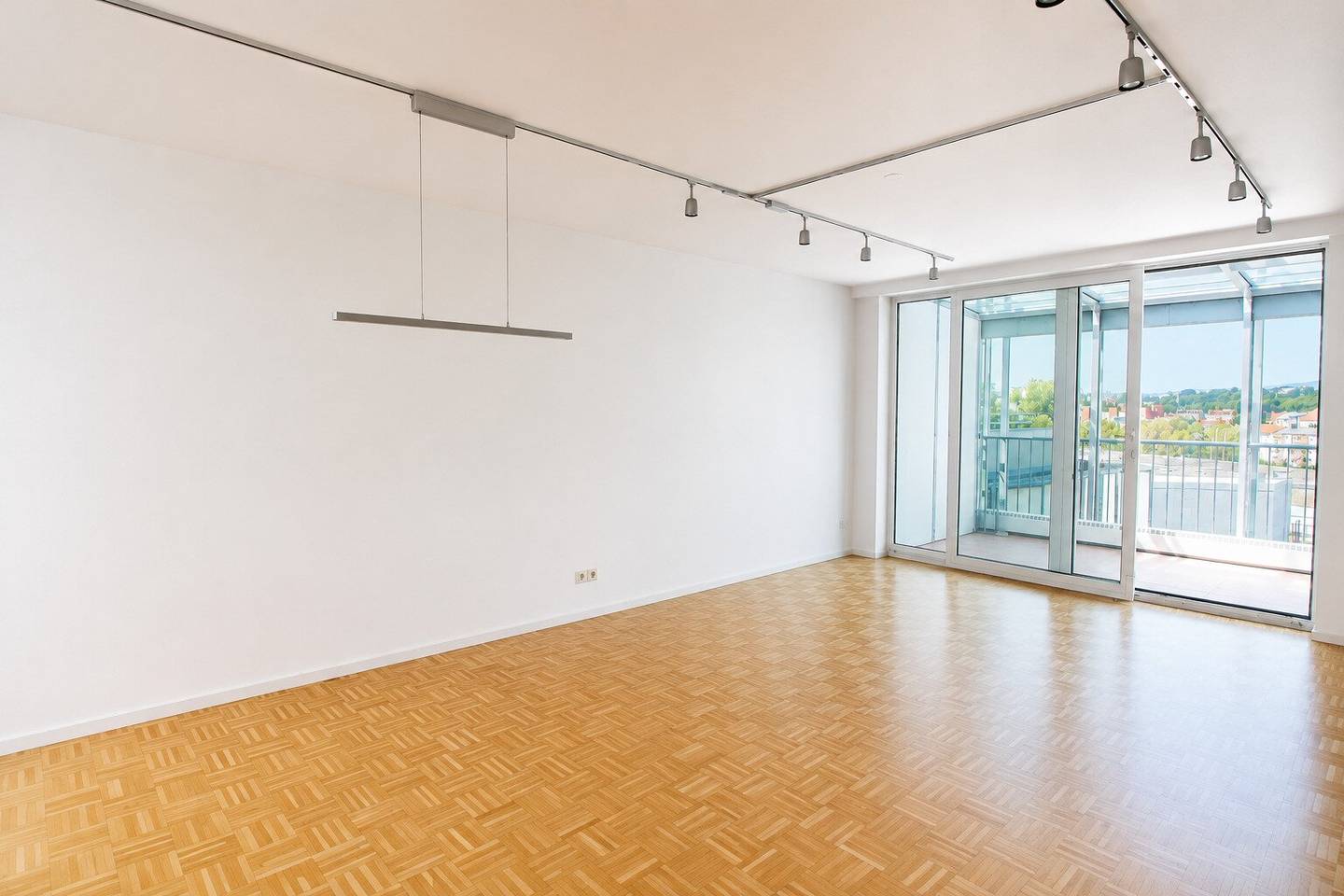 Sunny living with air conditioning, winter garden, terrace and distant view