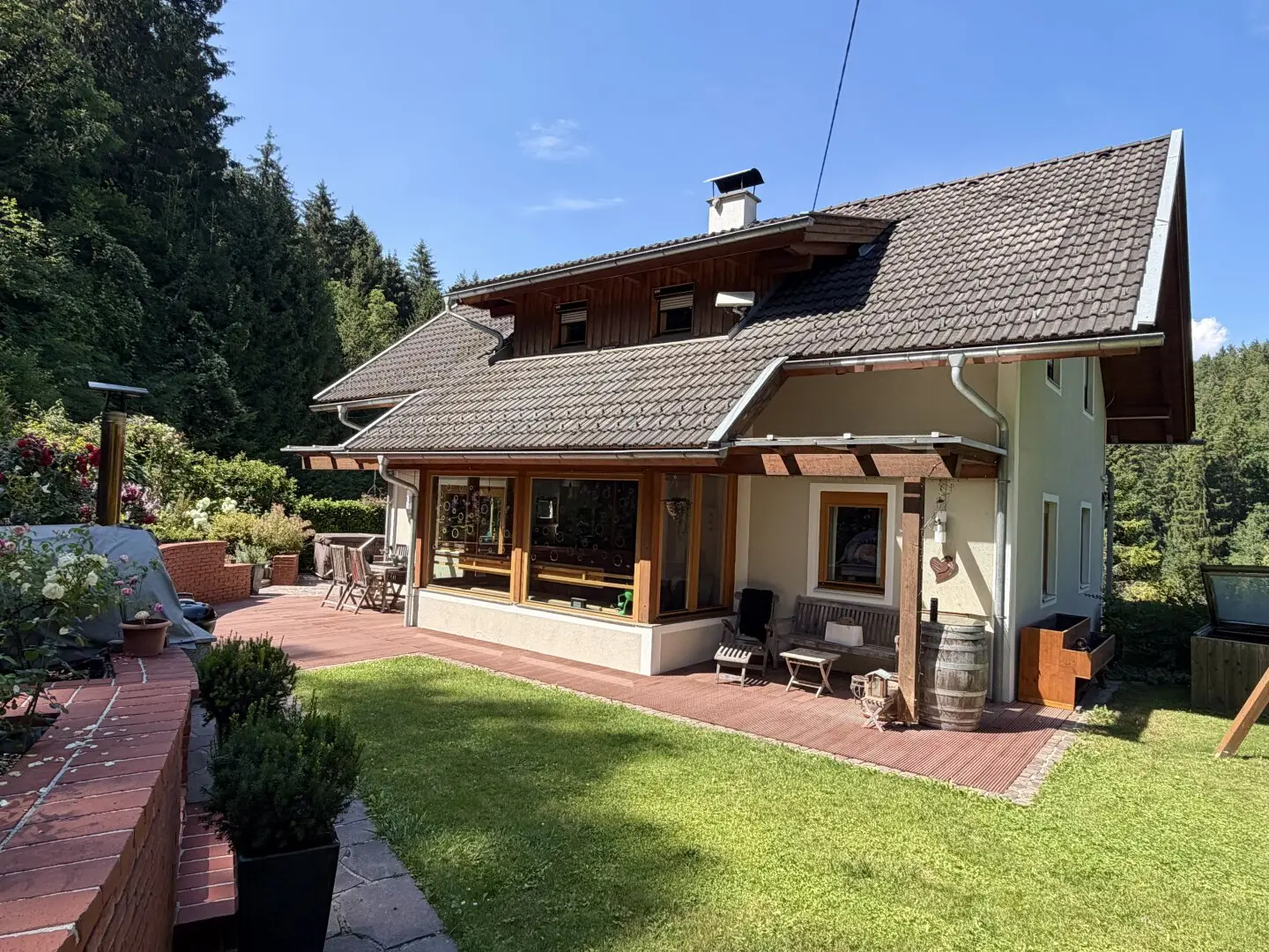 EINFAMILIENHAUSTRAUM IN IDYLLISCHER WALDRANDLAGE MIT HOCHWERTIGER AUSSTATTUNG UND VIELEN HIGHLIGHTS!