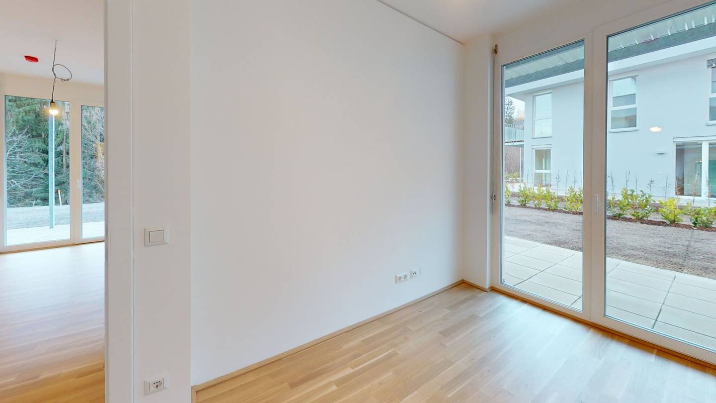 Apartment with private garden and sunny terrace
