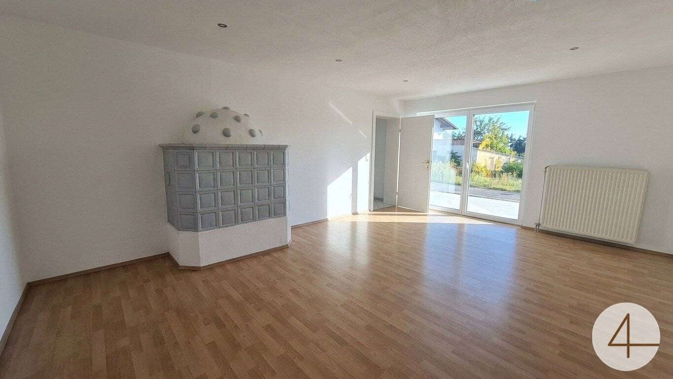 Barrierefreie Terrassenwohnung mit Garage / leicht Renovierungsbedürftig