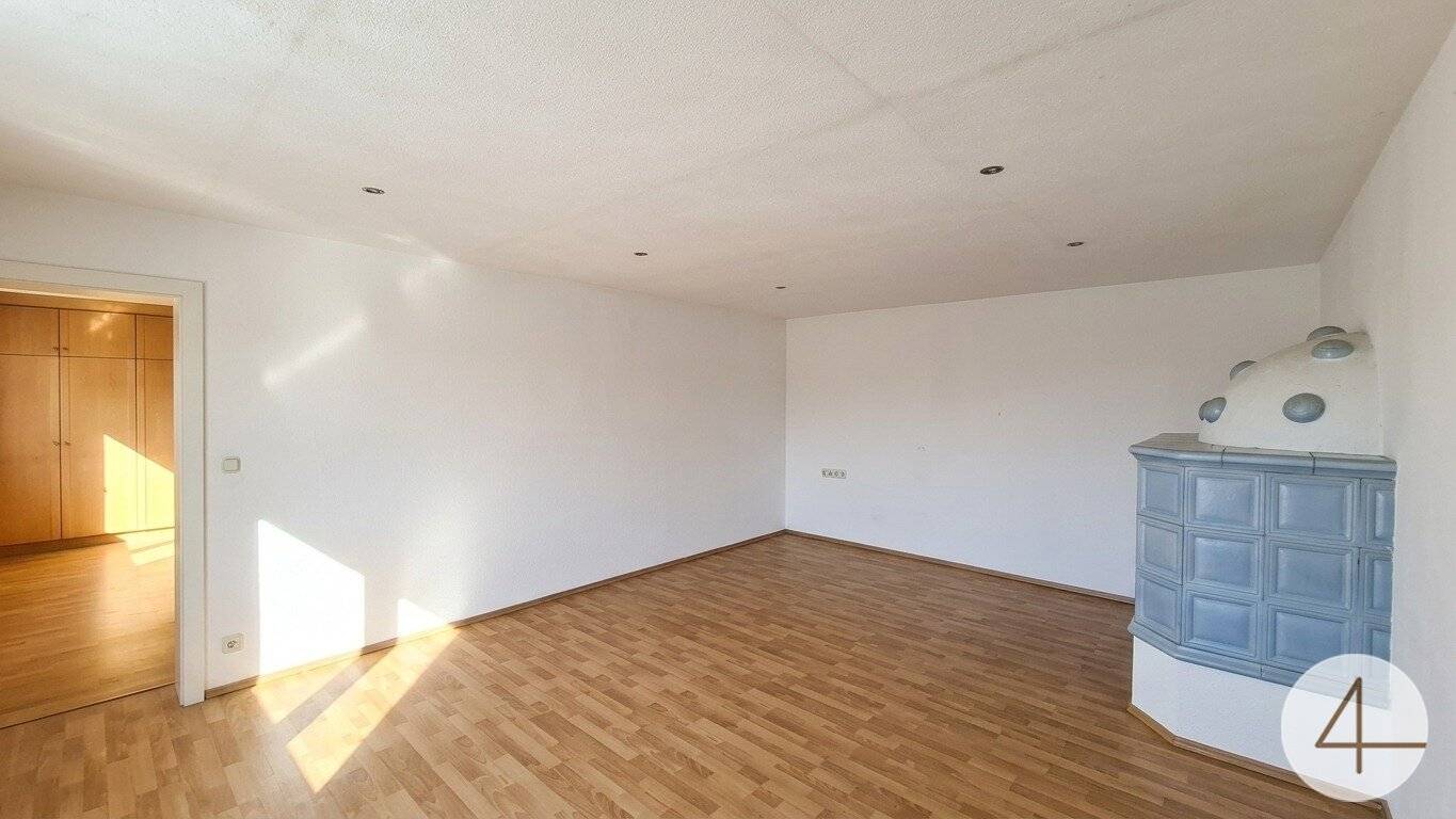 Barrierefreie Terrassenwohnung mit Garage / leicht Renovierungsbedürftig