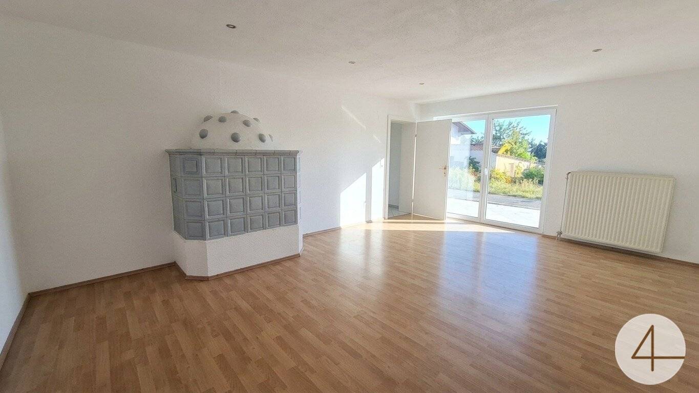 Barrierefreie Terrassenwohnung mit Garage / leicht Renovierungsbedürftig