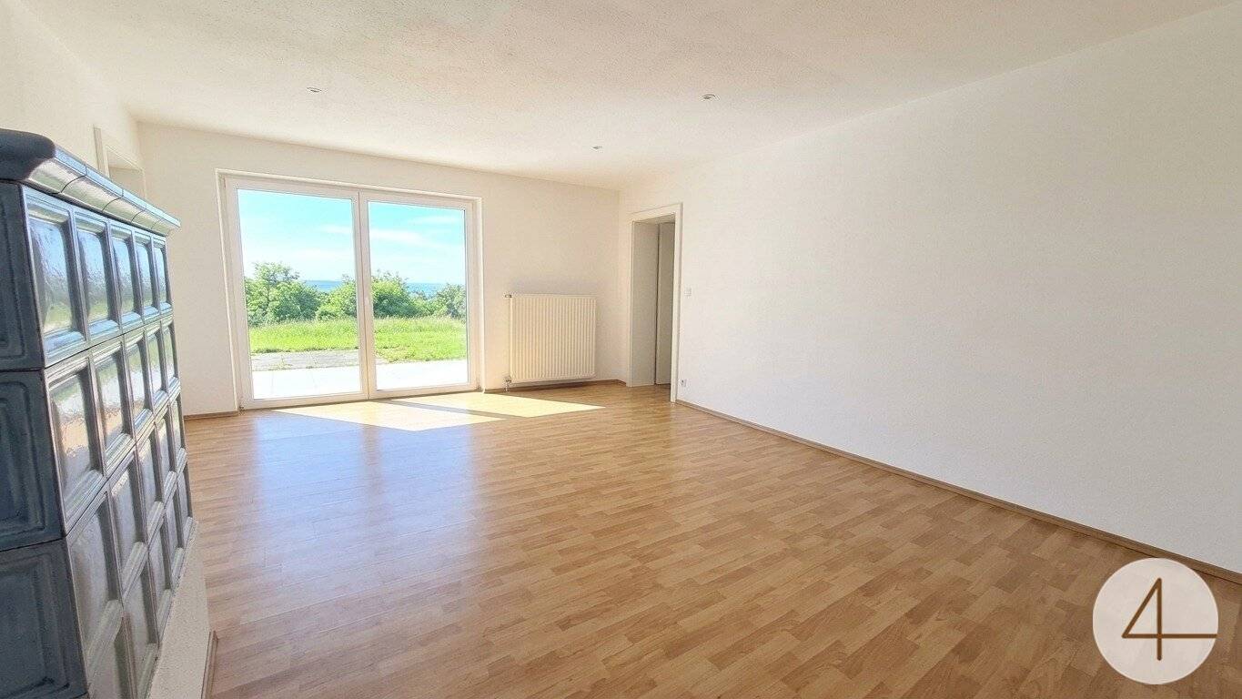 Barrierefreie Terrassenwohnung mit Garage / leicht Renovierungsbedürftig