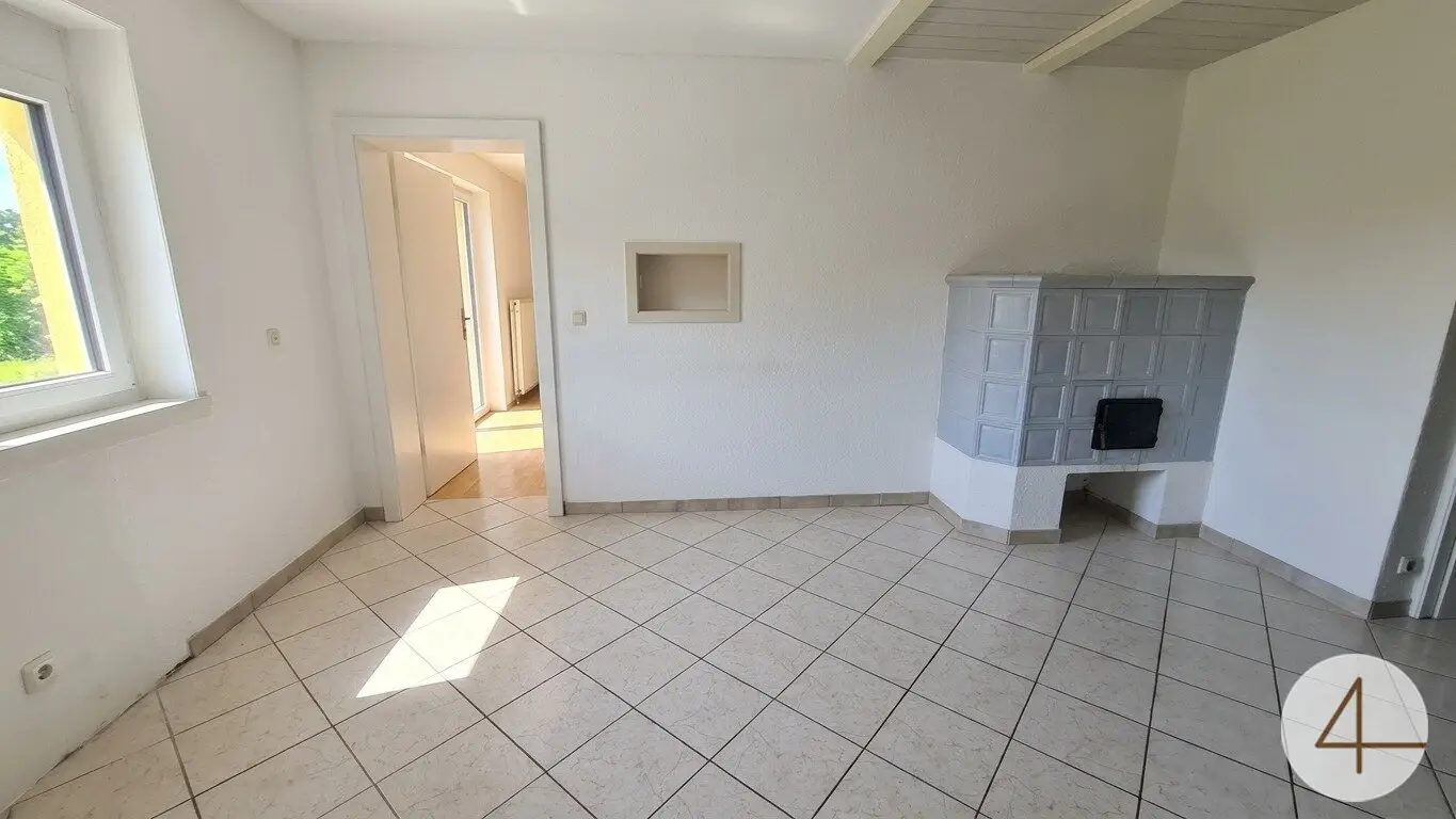 Barrierefreie Terrassenwohnung mit Garage / leicht Renovierungsbedürftig