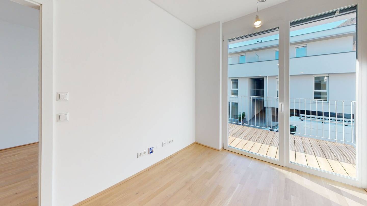 Wohnung im Neubau mit Balkon und Garage