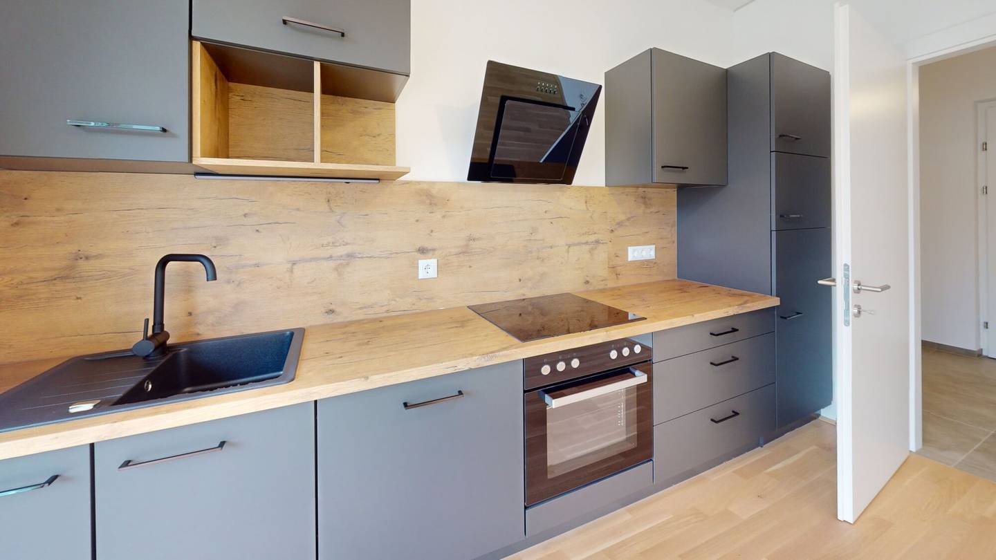 Dachgeschosswohnung im Neubau mit Balkon und Garage