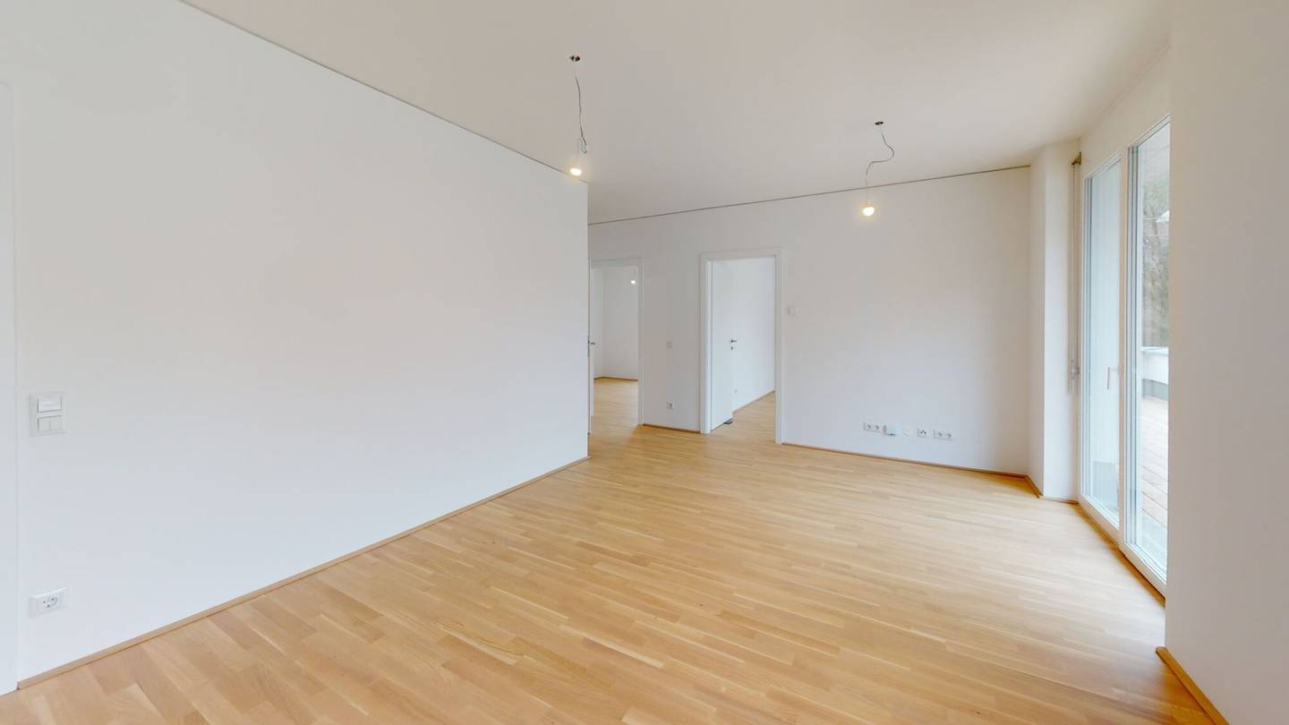 Dachgeschosswohnung im Neubau mit Balkon und Garage