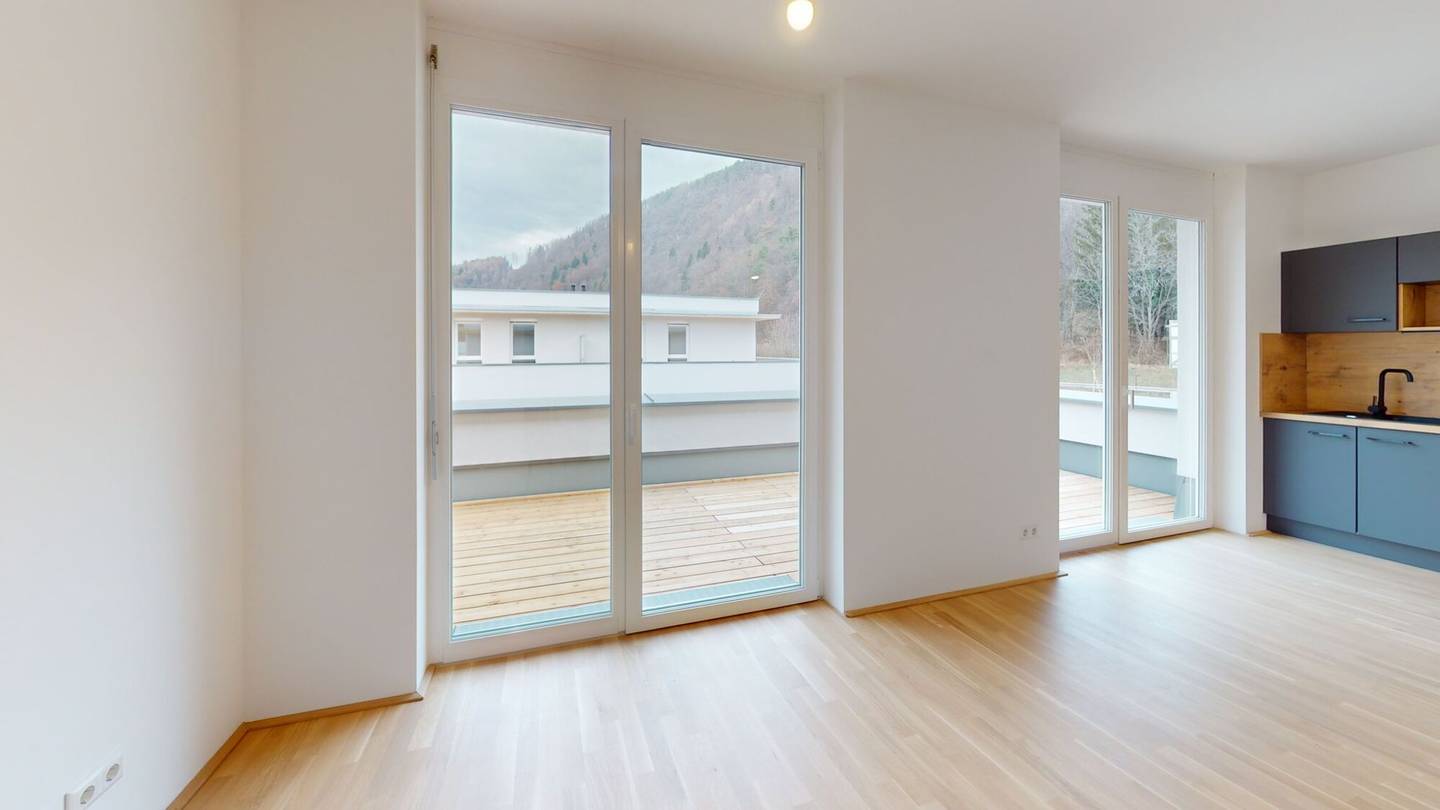 Dachgeschosswohnung im Neubau mit Balkon und Garage