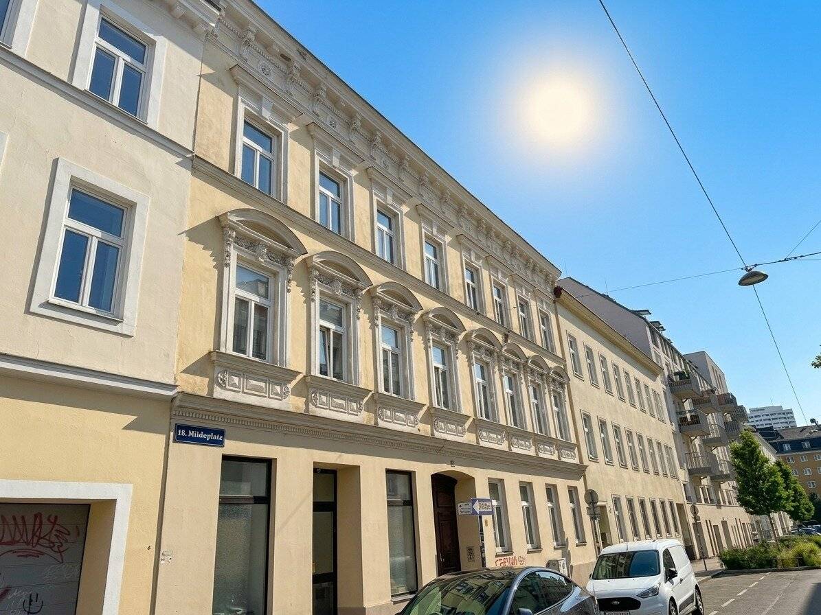 Spacious 4-room apartment with plenty of design potential at Mildeplatz
