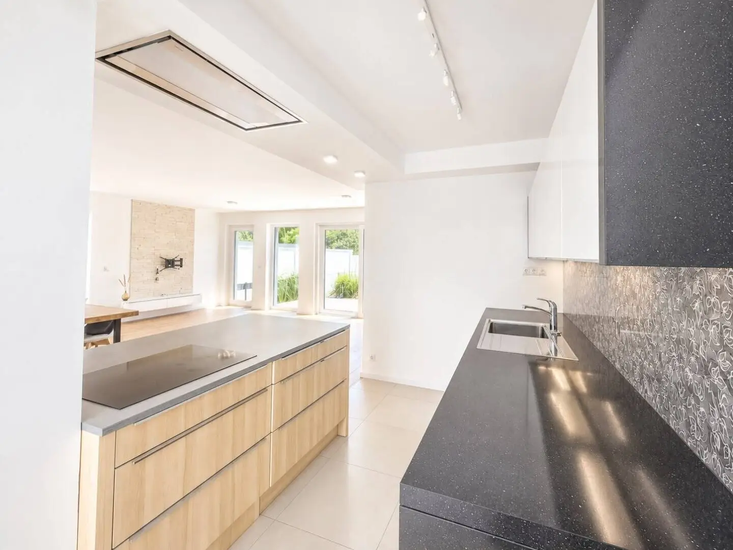 Excellent S-Bahn Connection – Exclusive Residential Comfort near Vienna in a Modern Single-Family House on Private Land