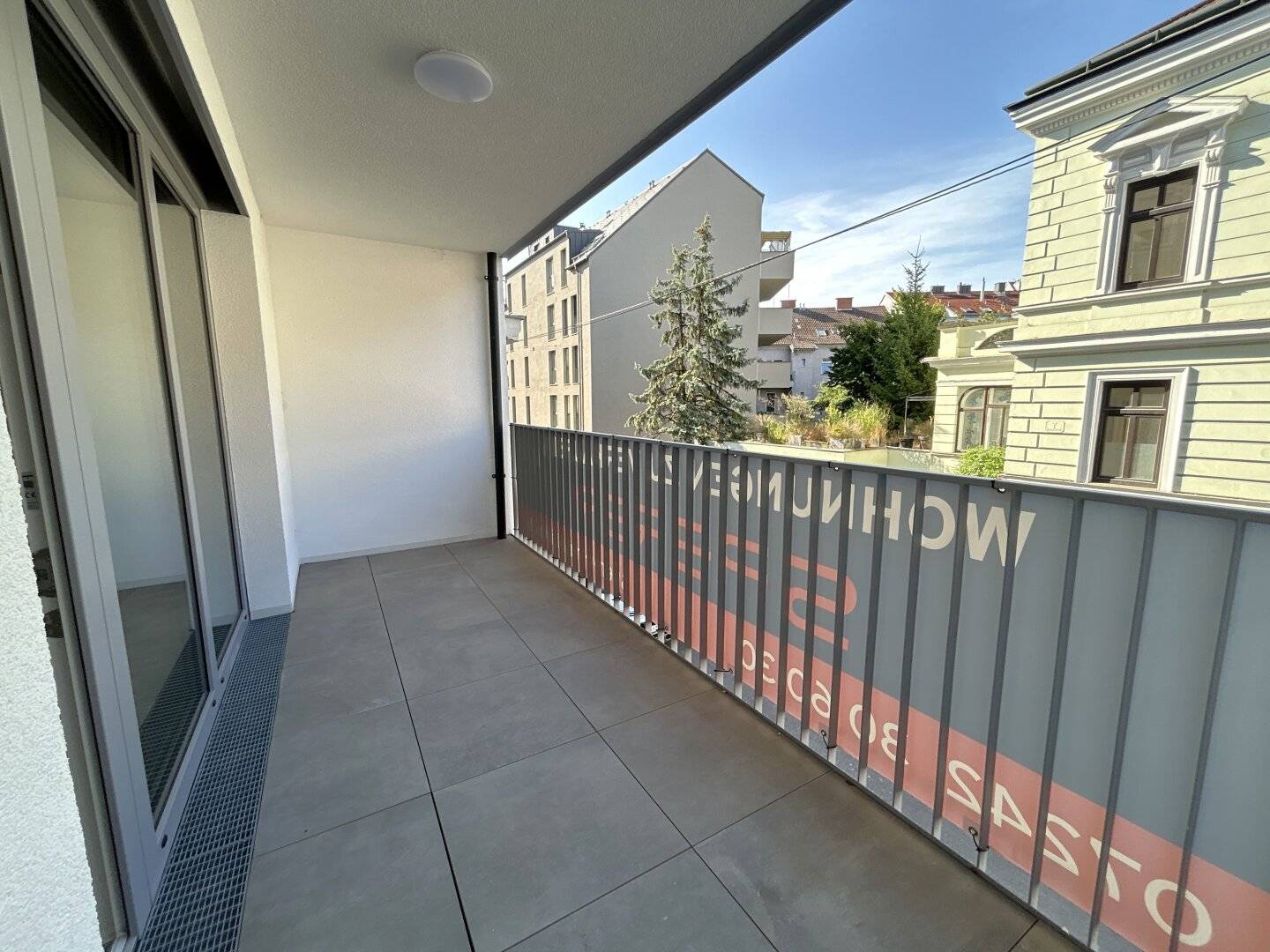 Urban 3-room apartment with south-facing loggia and fitted kitchen