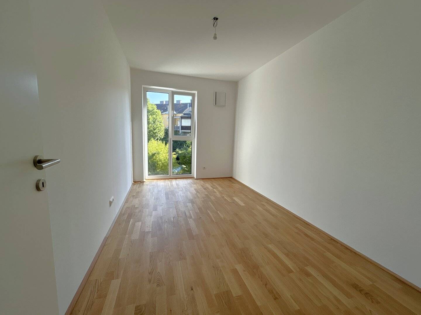 Urban 3-room apartment with south-facing loggia and fitted kitchen