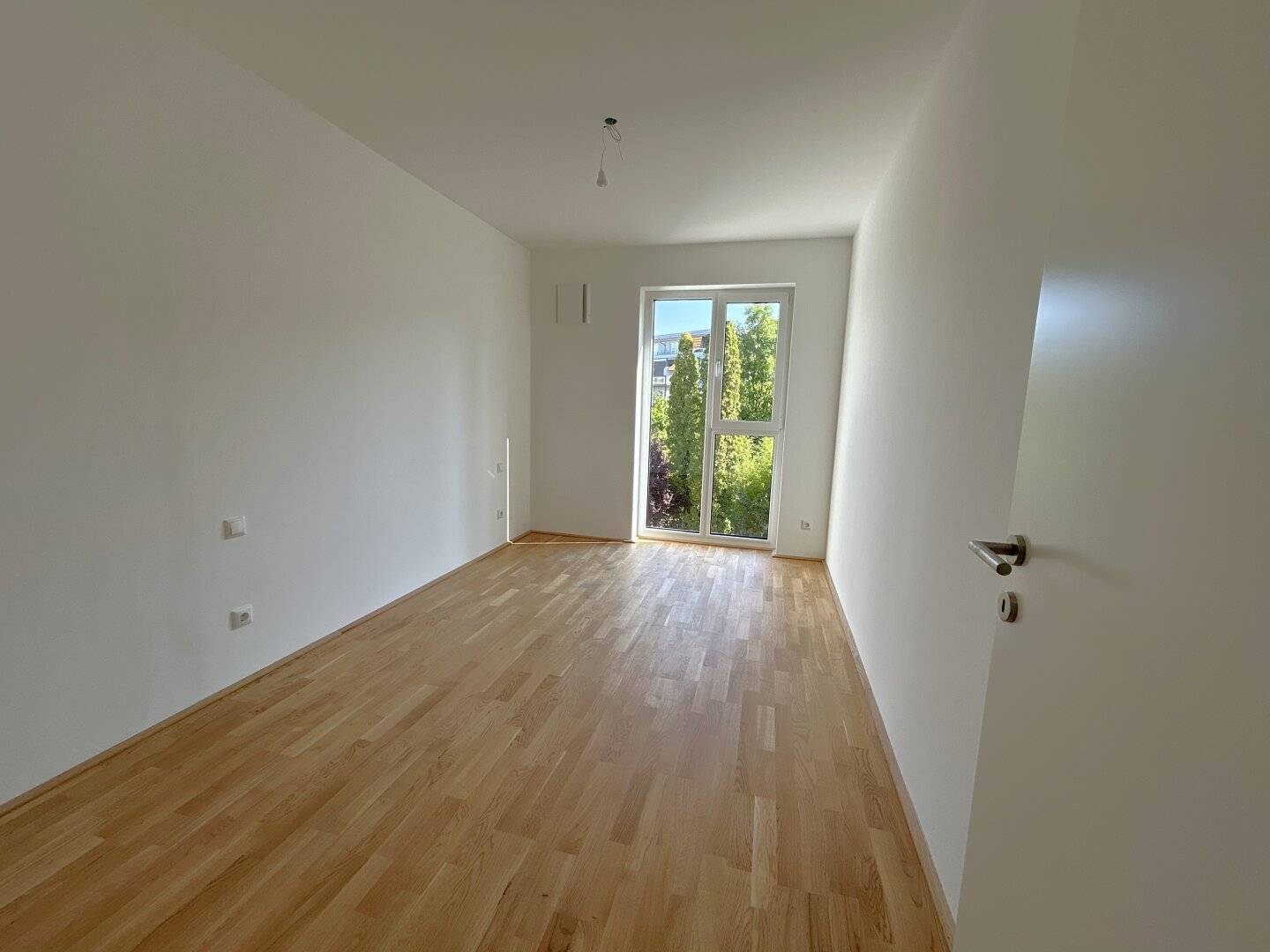 Urban 3-room apartment with south-facing loggia and fitted kitchen