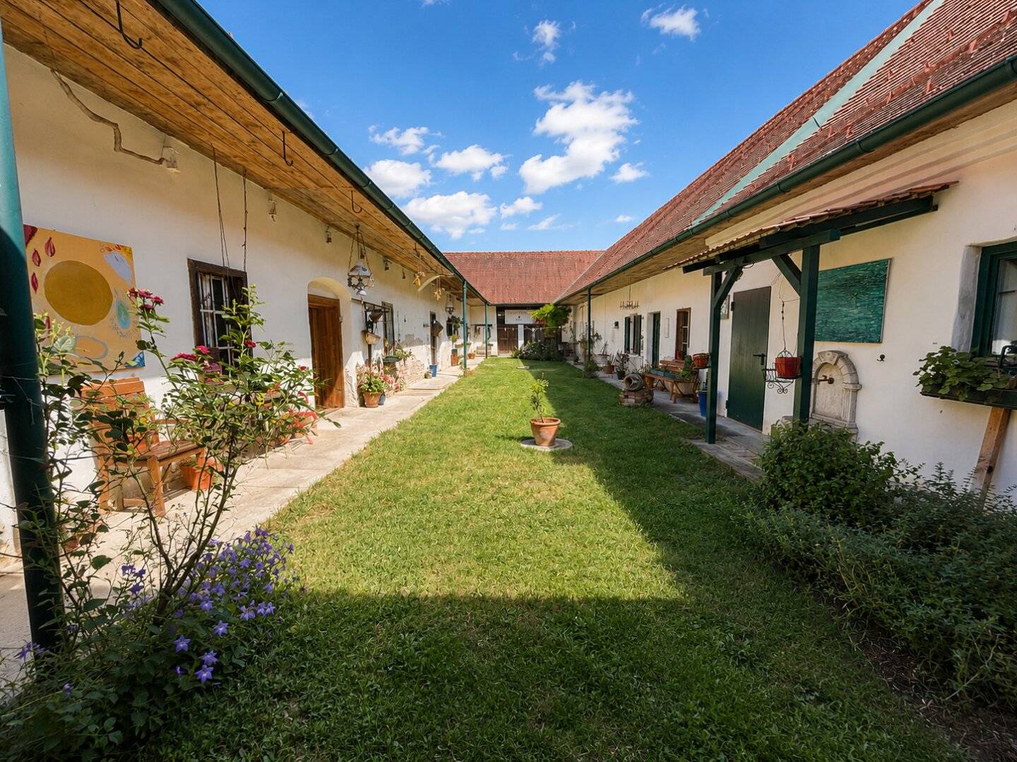 Steiermark-Bad Waltersdorf: Historisches Ensemble - Bezugsfertiger Landsitz mit spektakulärem Ausbaupotenzial