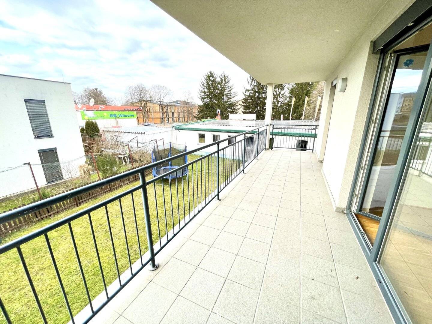 Schöne, helle, Wohnung mit großem Balkon &amp; super Anbindung!