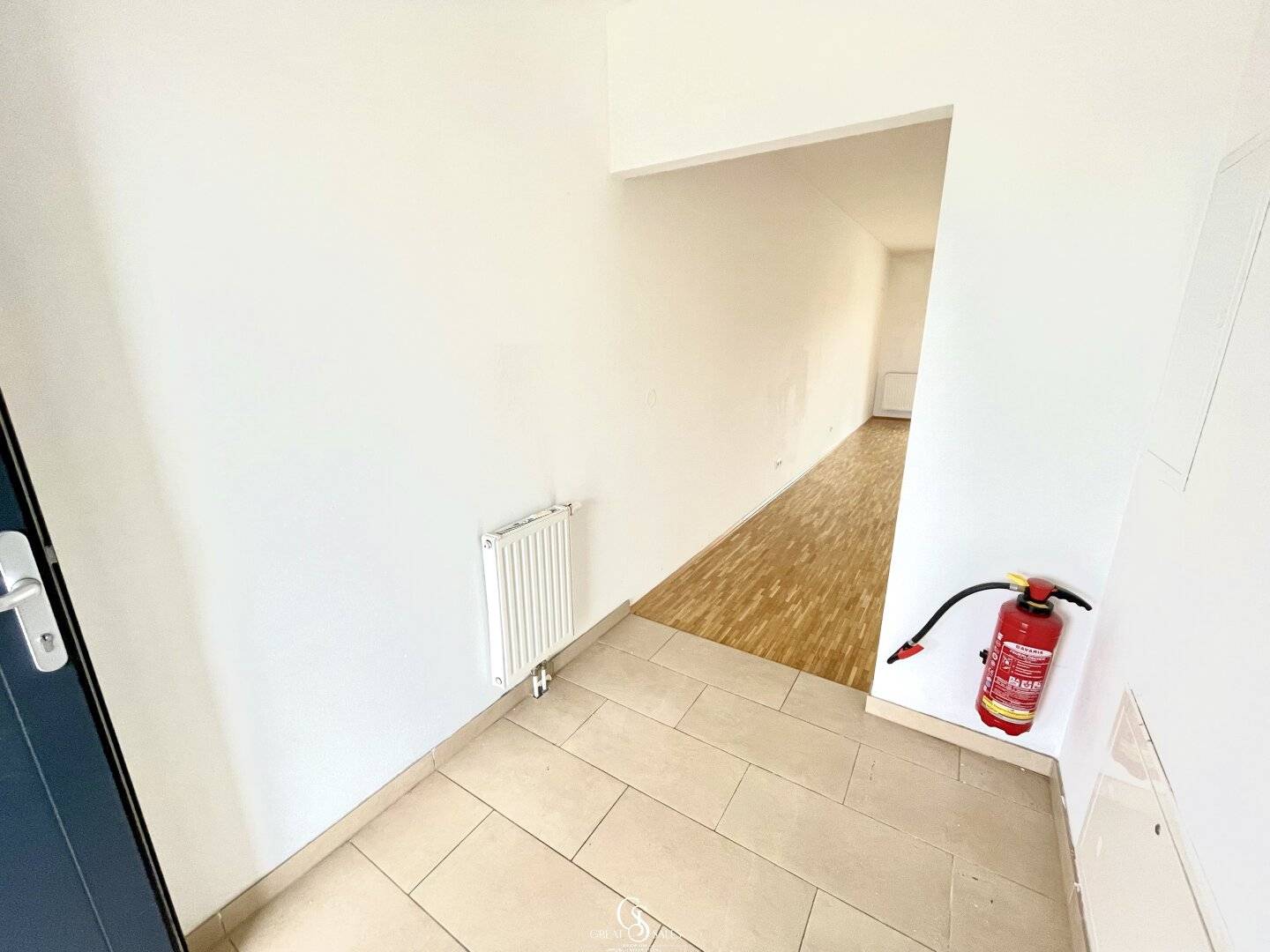 Schöne, helle, Wohnung mit großem Balkon &amp; super Anbindung!