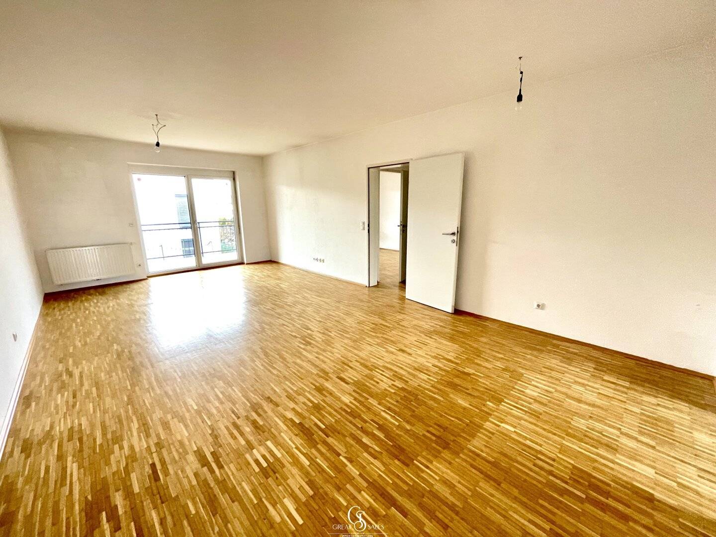 Schöne, helle, Wohnung mit großem Balkon &amp; super Anbindung!