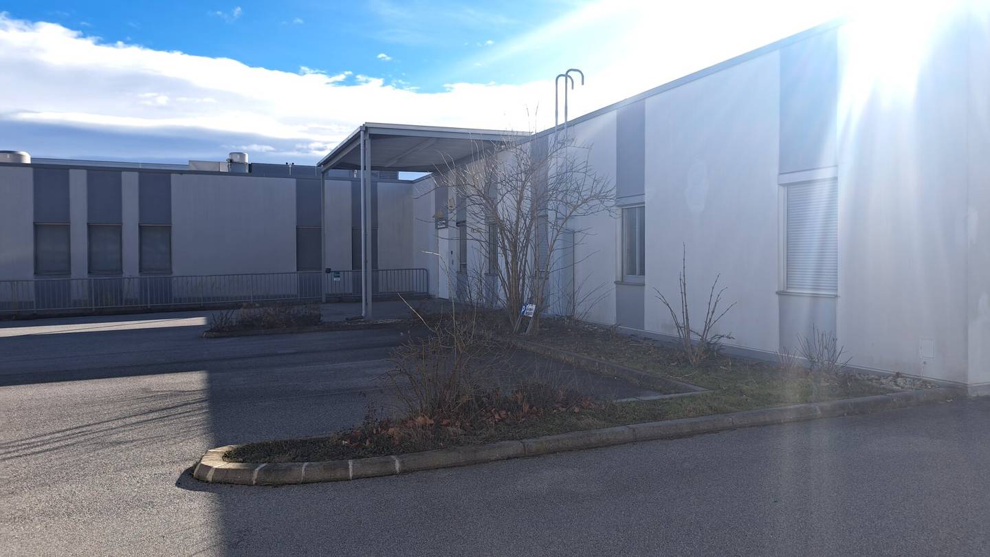 Spacious office space in 1220 Vienna – 1.171 m² plus outdoor area, well maintained, top location!