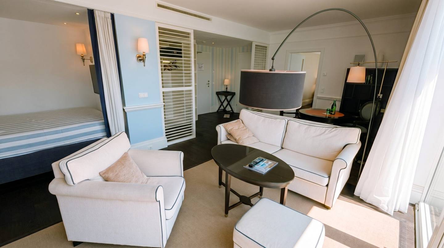 Stylish Lake Suite Apartment with Lake Access and Lake View