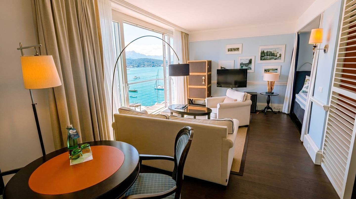 Stylish Lake Suite Apartment with Lake Access and Lake View