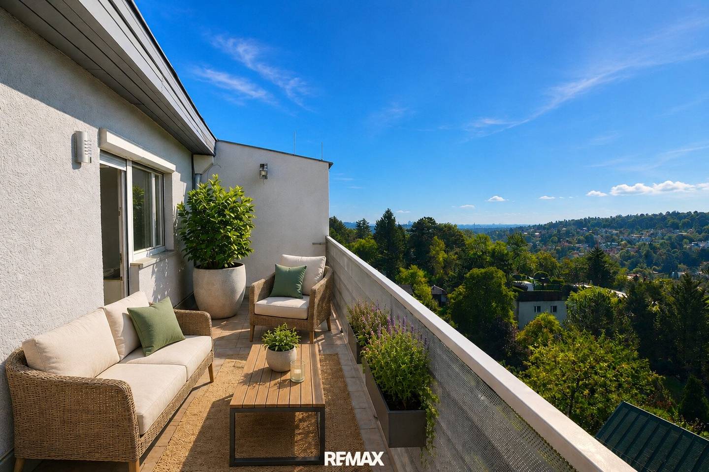 Top floor apartment with 3 terraces and stunning distant view green quiet location