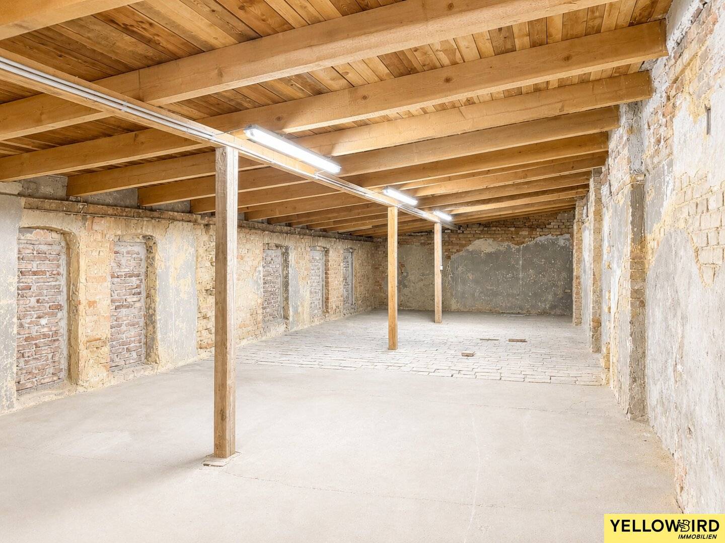 Townhouse in need of renovation in the courtyard in a quiet location in the heart of Ottakring