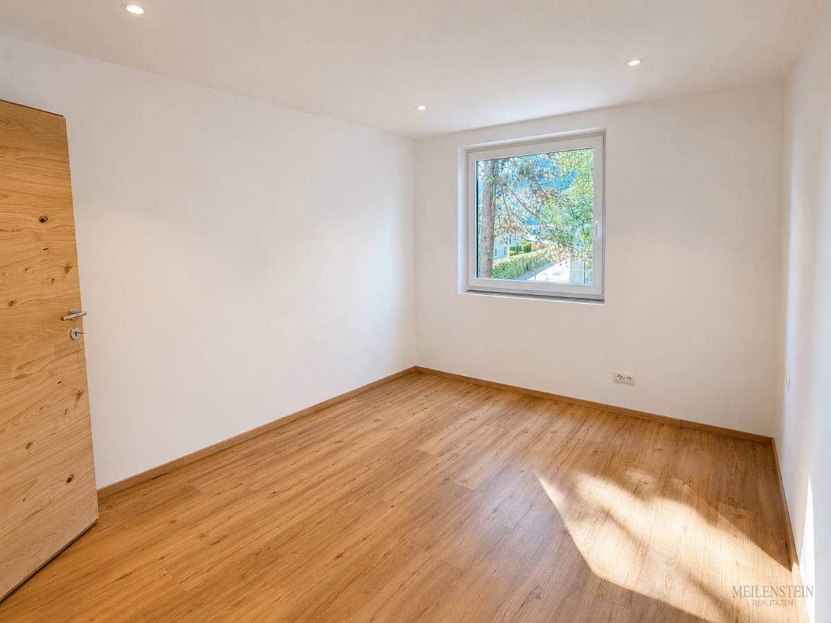 Sunny newly renovated apartment with balcony and garage