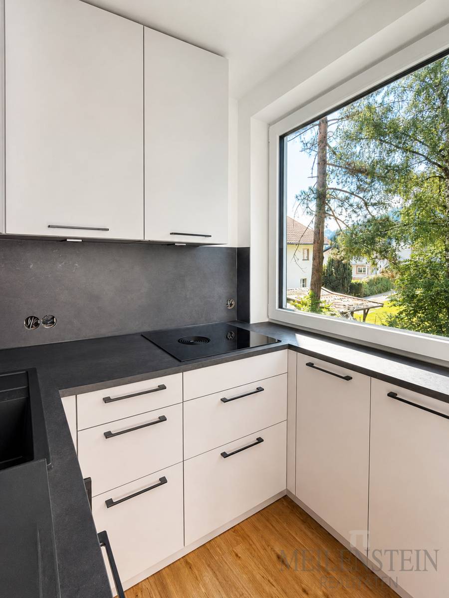 Sunny newly renovated apartment with balcony and garage