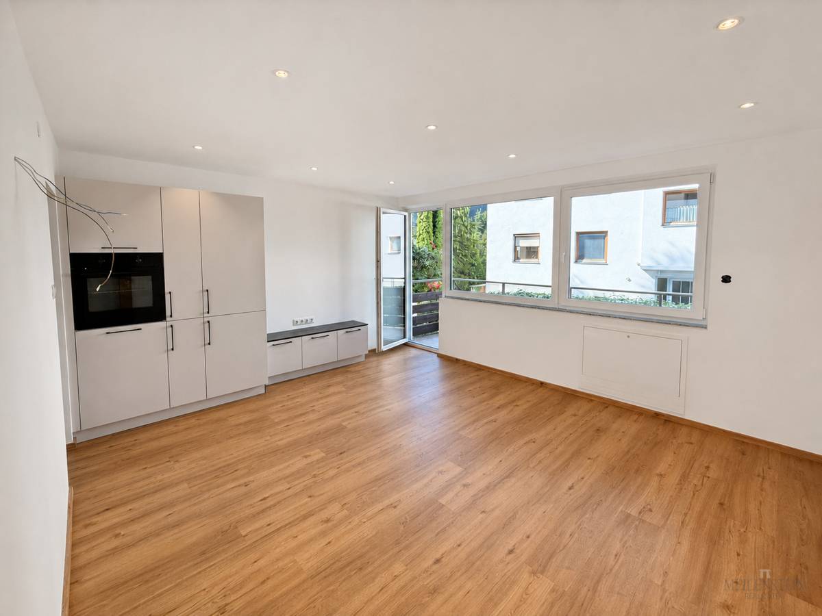 Sunny newly renovated apartment with balcony and garage